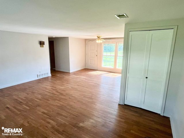 626 S Mckinley Road, Flushing, MI 48433