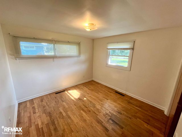 626 S Mckinley Road, Flushing, MI 48433