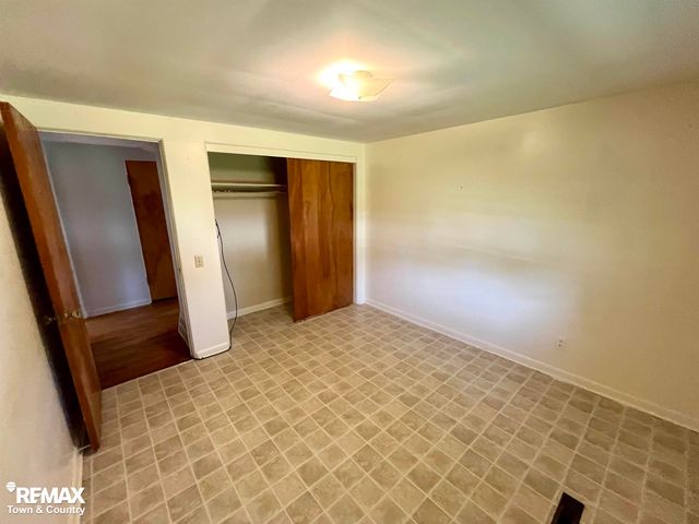 626 S Mckinley Road, Flushing, MI 48433