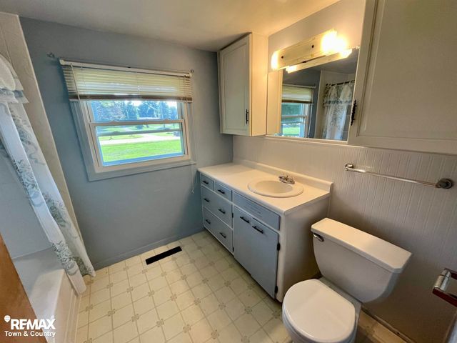 626 S Mckinley Road, Flushing, MI 48433