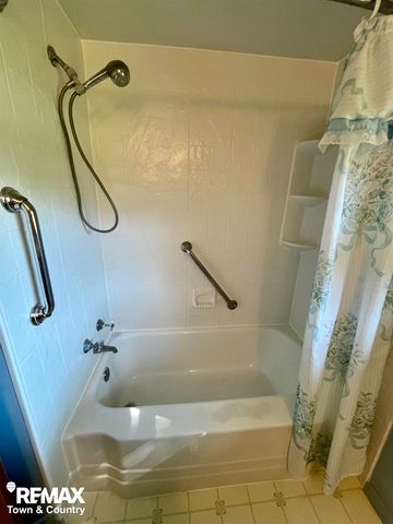 626 S Mckinley Road, Flushing, MI 48433