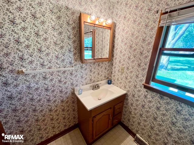626 S Mckinley Road, Flushing, MI 48433