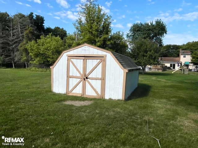 626 S Mckinley Road, Flushing, MI 48433