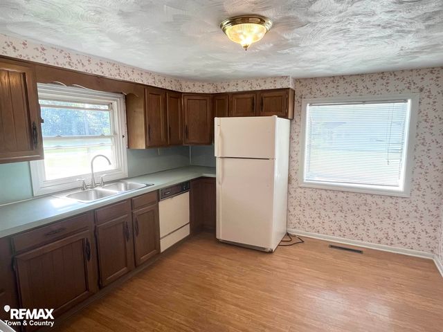 626 S Mckinley Road, Flushing, MI 48433