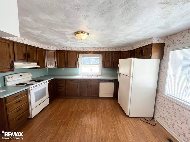 626 S Mckinley Road, Flushing, MI 48433
