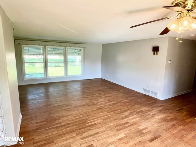 626 S Mckinley Road, Flushing, MI 48433