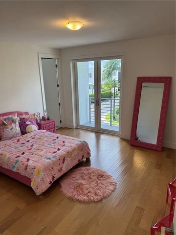 7547 NW 98th Ave ., Doral, FL 33178