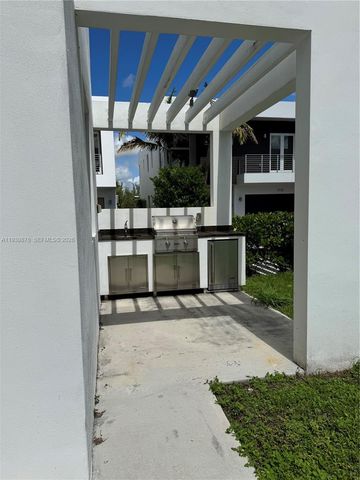 7547 NW 98th Ave ., Doral, FL 33178