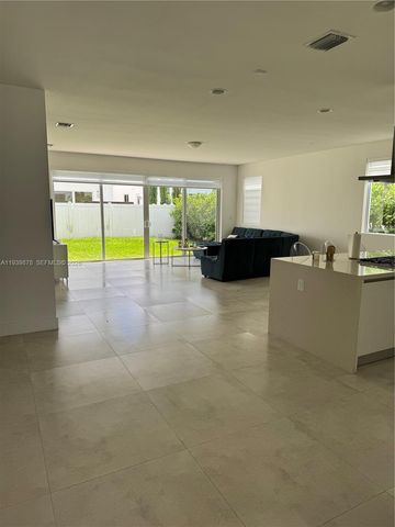 7547 NW 98th Ave ., Doral, FL 33178