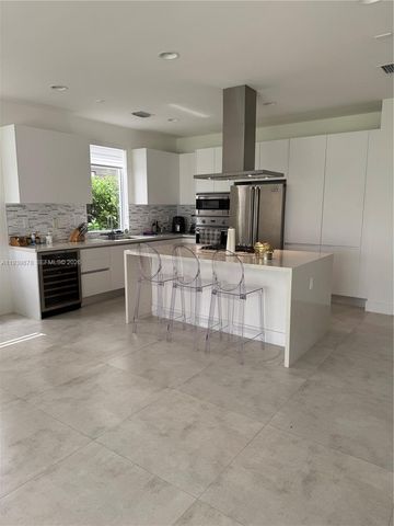 7547 NW 98th Ave ., Doral, FL 33178