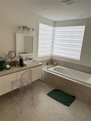 7547 NW 98th Ave ., Doral, FL 33178