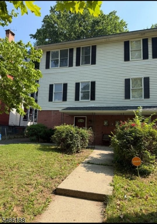 90 Chestnut St, East Orange City, NJ 07018 — exterior