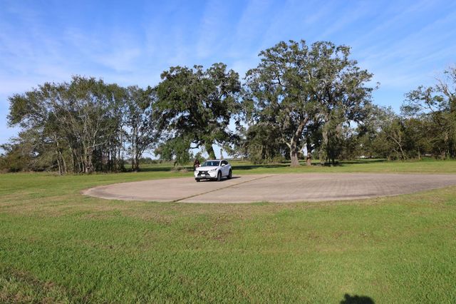 331 Green Pasture Court, Angleton, TX 77515