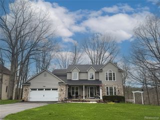 7988 Hillside Lakes Drive, Hamburg Township, MI 48116