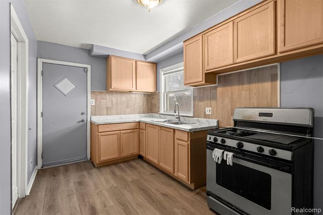 28632 Parkwood Street, Inkster, MI 48141