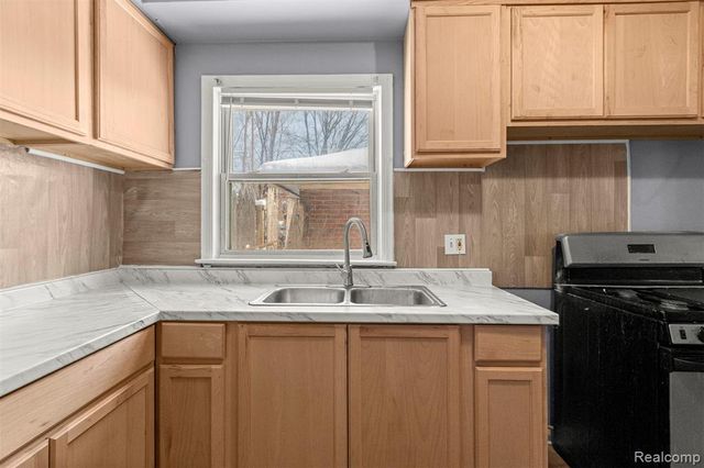 28632 Parkwood Street, Inkster, MI 48141