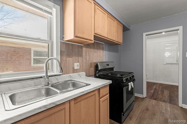 28632 Parkwood Street, Inkster, MI 48141