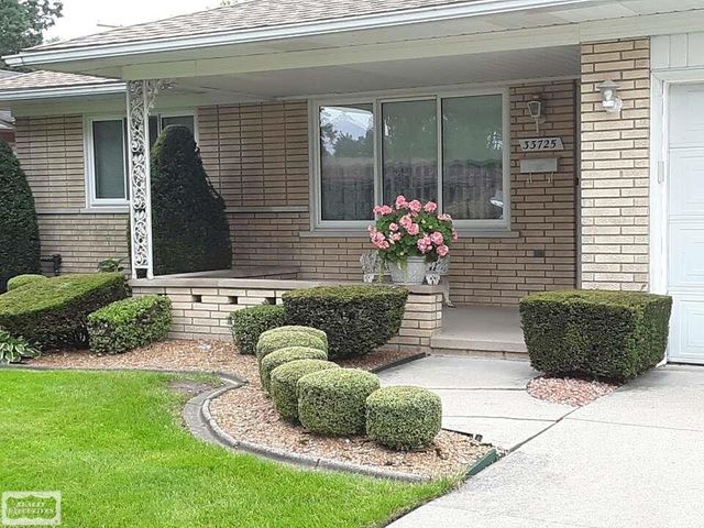 33725 Somerset Drive, Sterling Heights, MI 48312