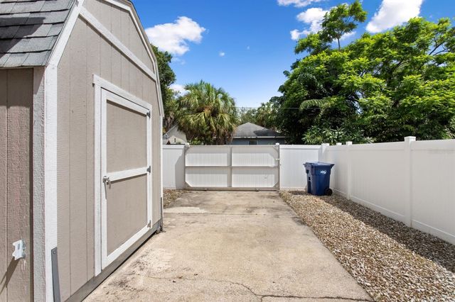 2119 W SPRUCE STREET, Tampa, FL 33607