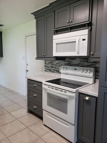 1129 E Rutgers Lane, Deer Park, TX 77536