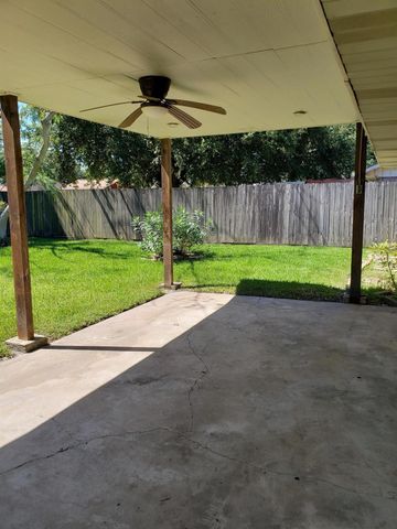 1129 E Rutgers Lane, Deer Park, TX 77536