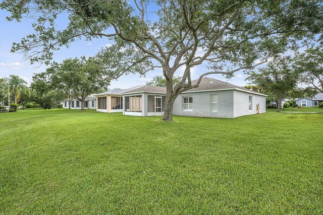 966 E 13th Square, Vero Beach, FL 32960