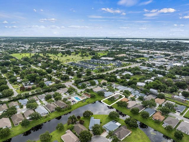966 E 13th Square, Vero Beach, FL 32960