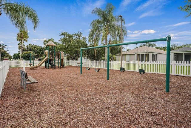 966 E 13th Square, Vero Beach, FL 32960
