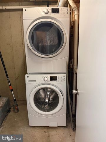 9759 LAKE SHORE DR, Montgomery Village, MD 20886