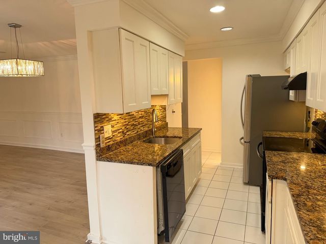 9759 LAKE SHORE DR, Montgomery Village, MD 20886