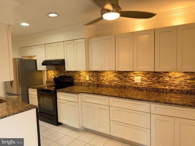 9759 LAKE SHORE DR, Montgomery Village, MD 20886