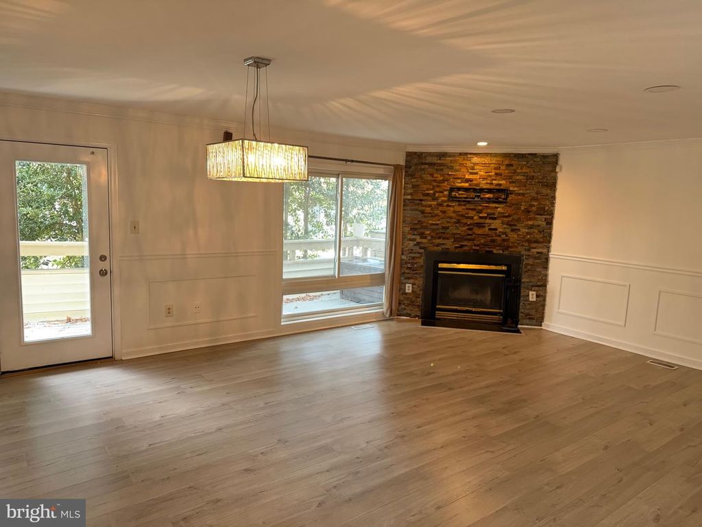 9759 LAKE SHORE DR, Montgomery Village, MD 20886