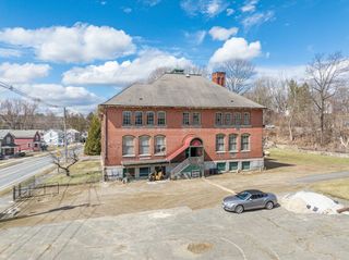 40 Pecks Rd, Pittsfield, MA 01201