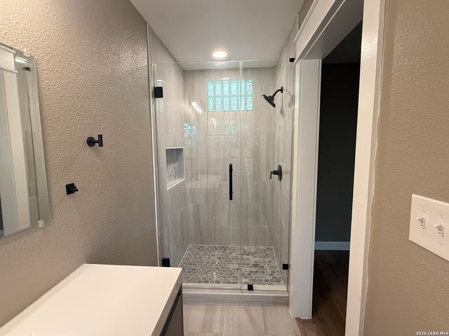 1212 B ST, Floresville, TX 78114