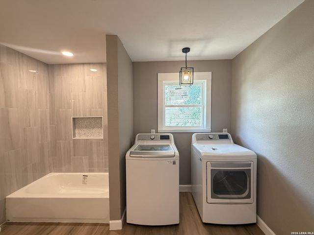 1212 B ST, Floresville, TX 78114