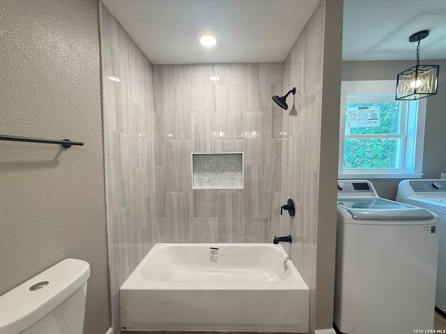 1212 B ST, Floresville, TX 78114