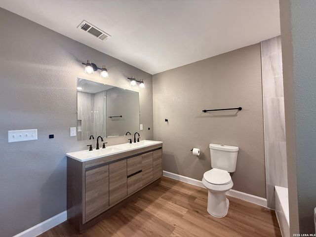 1212 B ST, Floresville, TX 78114
