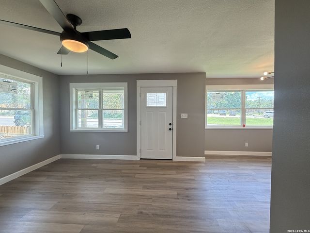 1212 B ST, Floresville, TX 78114