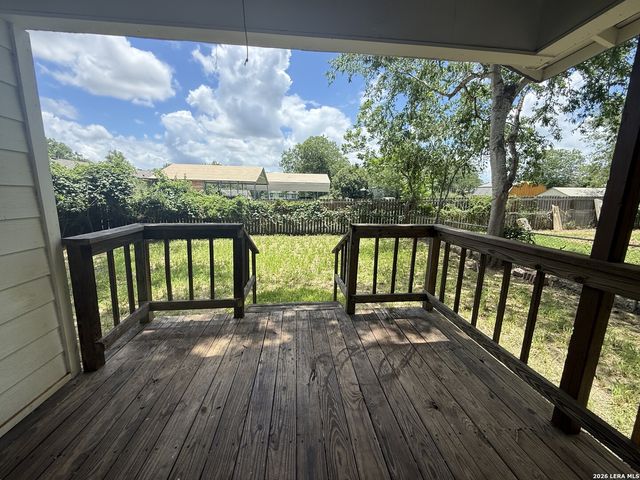 1212 B ST, Floresville, TX 78114