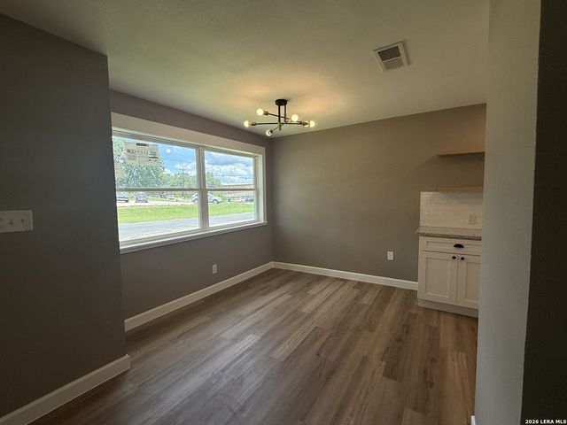 1212 B ST, Floresville, TX 78114