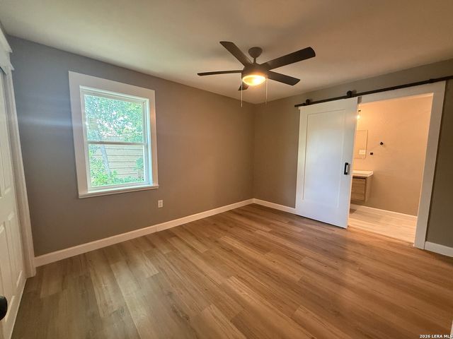 1212 B ST, Floresville, TX 78114