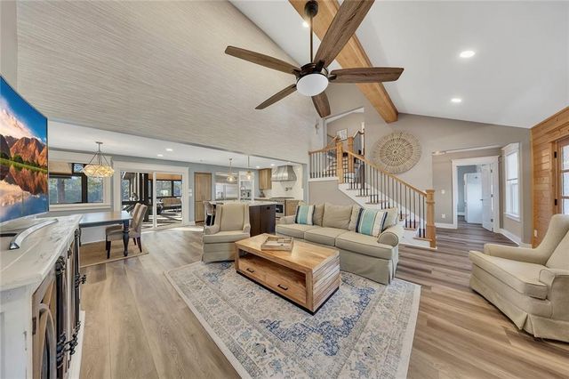 918 Pine Circle, Woodstock, GA 30189