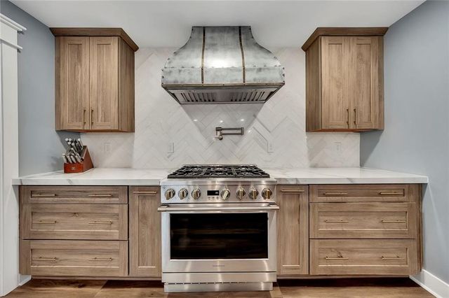 918 Pine Circle, Woodstock, GA 30189