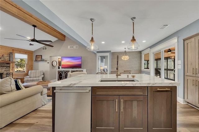 918 Pine Circle, Woodstock, GA 30189