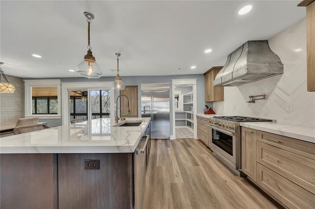 918 Pine Circle, Woodstock, GA 30189