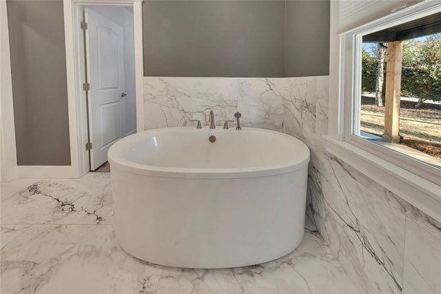 918 Pine Circle, Woodstock, GA 30189