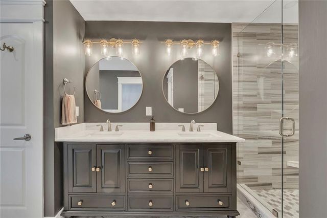 918 Pine Circle, Woodstock, GA 30189