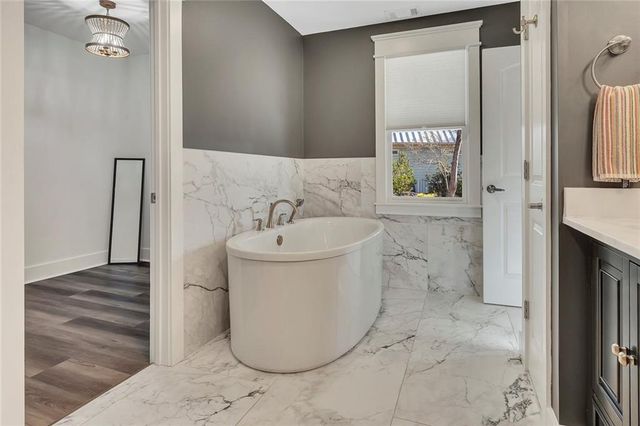 918 Pine Circle, Woodstock, GA 30189