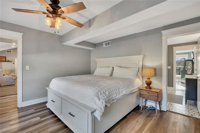 918 Pine Circle, Woodstock, GA 30189