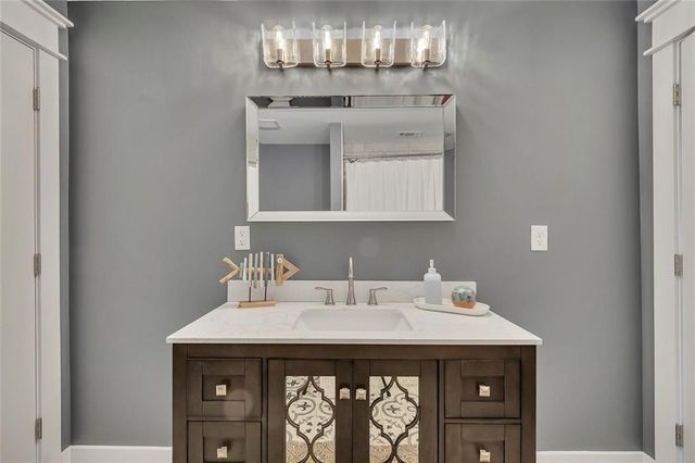 918 Pine Circle, Woodstock, GA 30189